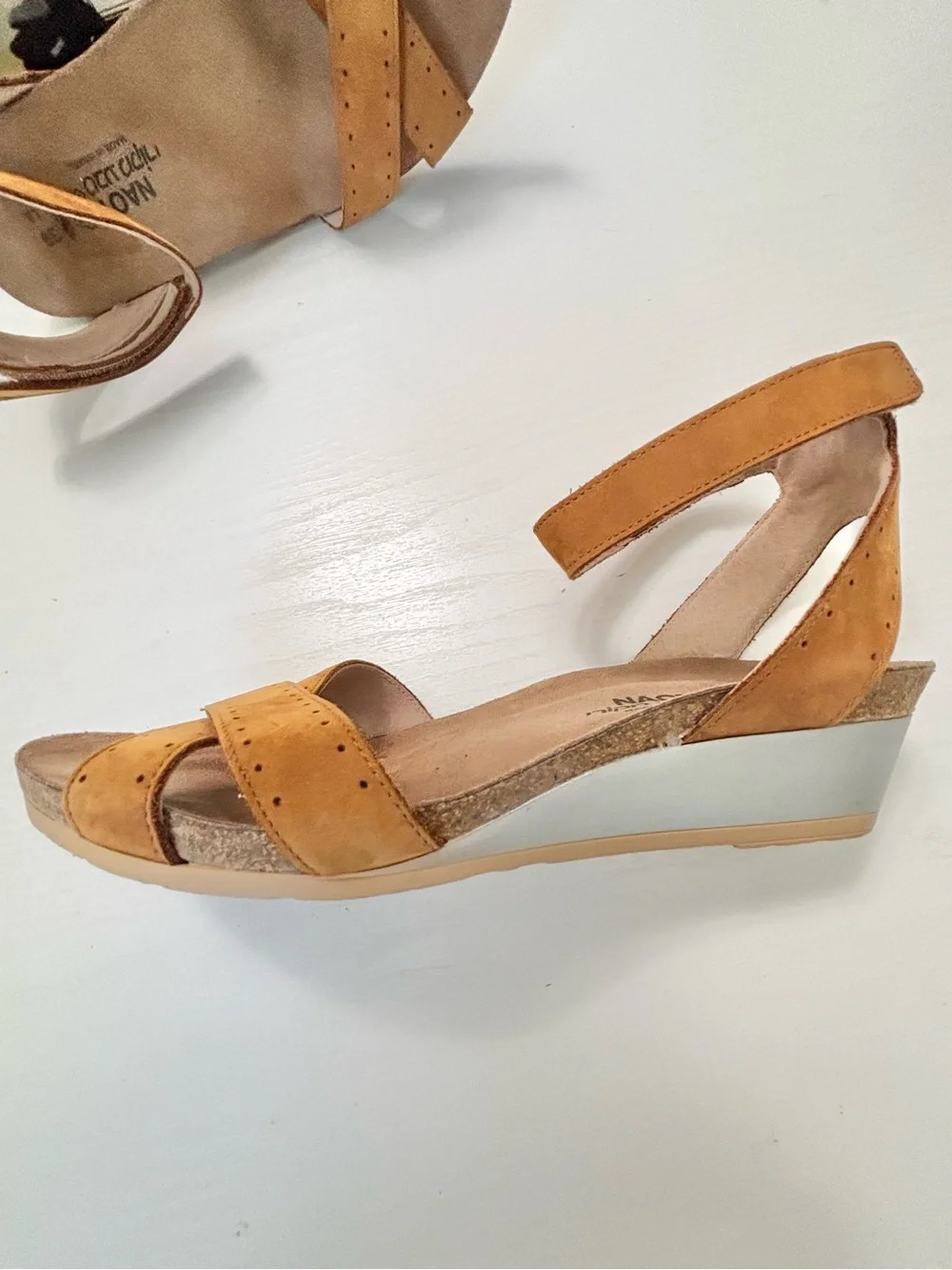 Naot Wand Wedge Sandal Amber Suede Leather Comfort Sandal Size EU 39 US 8